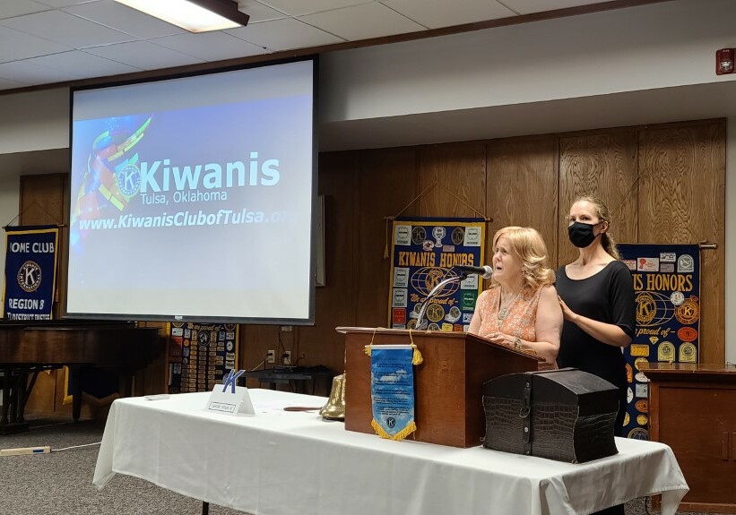 photo of Jeri speaking at a Kiwanis meeting